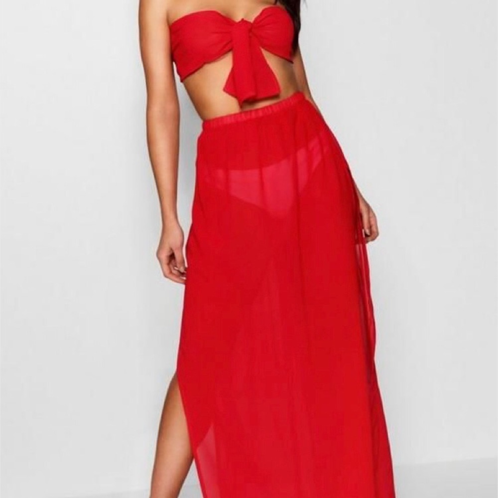 SOLD‼️♥️NWT Boohoo red beach skirt + bandeau set♥️